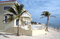 The seaside pool and sundeck off the beachfront condos -- one of two pools and decks at Turtle Nest Inn & Condos, Grand Cayman (TNI Photo)